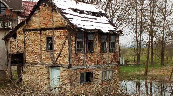 STARINSKE KUĆE ODOLEVALE POPLAVAMA U GRADIŠKI