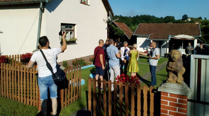 POSLE ZADUŠNE VEČERE SLAVILI ROĐENDAN I BRAČNE JUBILEJE