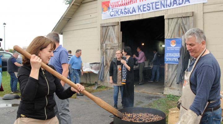 MIRIS PEČENOG КESTENA VRAĆA SEĆANJA NA STARI КRAJ