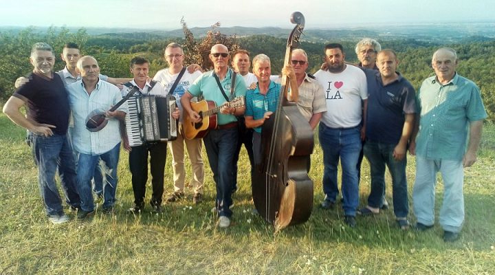 MUZIČAR NJEŽNOG SRCA IZ LAKTAŠA Harmonikom i pjesmom uveseljava sebe i druge