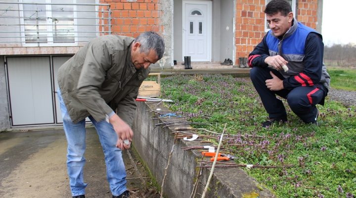 LOVAC IZA KOJEG OSTAJU CVJETNI TRAGOVI