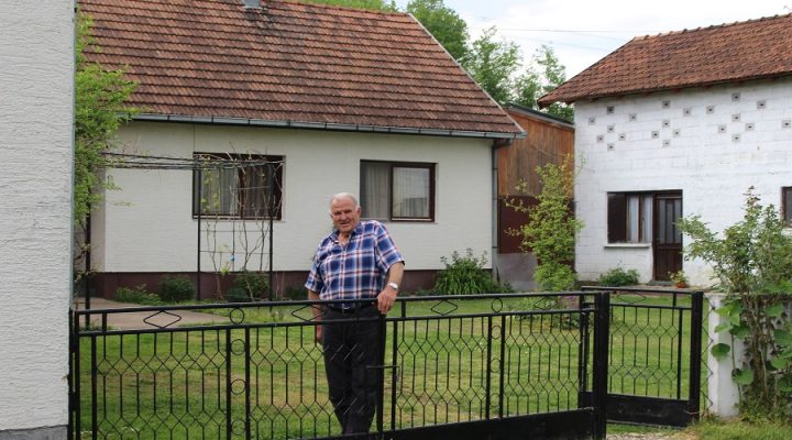 SELO TRI DECENIJE BEZ BEBINOG PLAČA Kladari kod Srpca imaju 36 kuća i 15 stanovnika