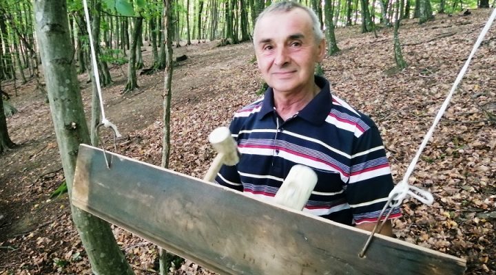 Otimaju od ZABORAVA starine u Potkozarju: Oglasilo se SEOSKO KLEPALO u Gagića gaju
