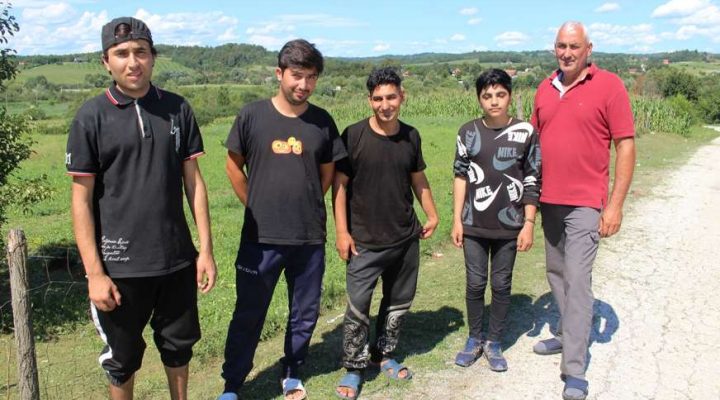 Šta je zbližilo migrante iz Avganistana i srpske povratnike u Bosanskoj Bojni