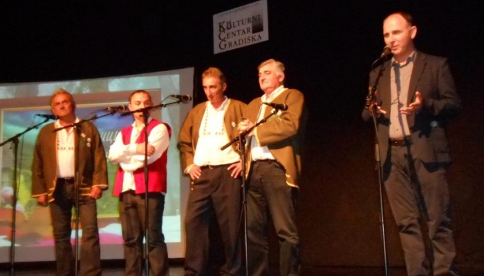 ODRŽANO VEČE “SA KRAJIŠNICIMA PO KRAJINI” U KULTURNOM CENTRU GRADIŠKA