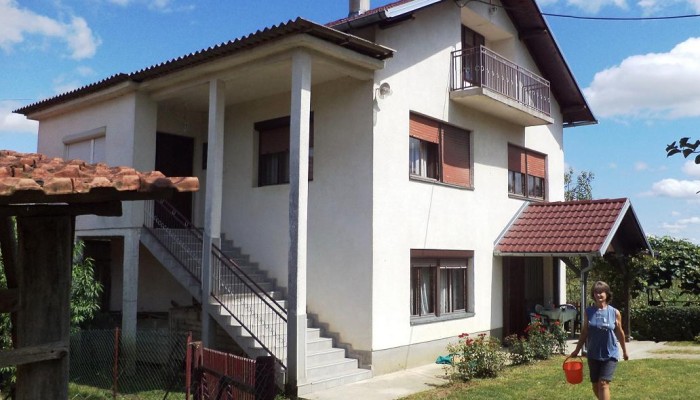 U RODNOJ KUĆI NARODNOG HEROJA MILANA TEPIĆA U KOZARSKOJ DUBICI