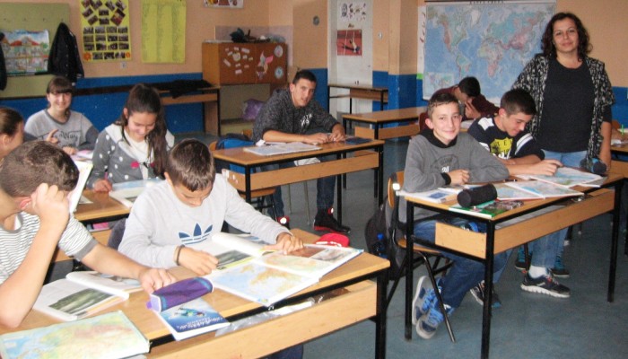 ĐAČKA TORBA PUNA PETICA