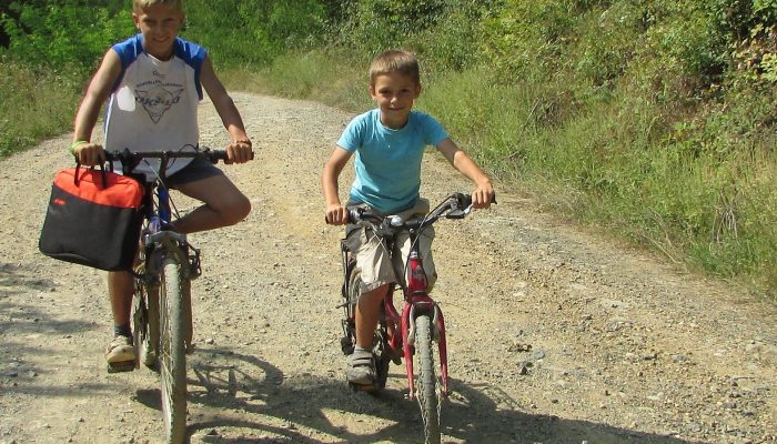BICIKLOM PUTUJU 12 KILOMETARA DO ŠKOLE I NATRAG