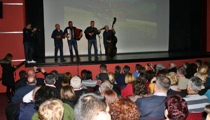 ODRŽANO VEČE TV REPORTAŽA “SA KRAJIŠNICIMA PO KRAJINI”, AUTORA MILANA PILIPOVIĆA