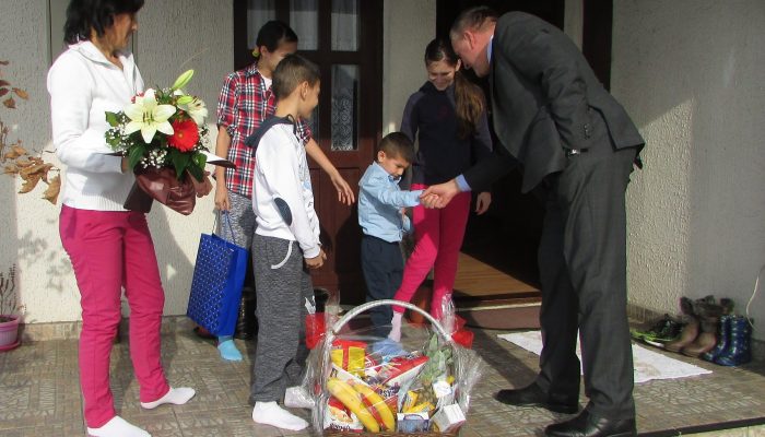 PORODIČNO GNEZDO PUNO LJUBAVI I RAZUMEVANJA