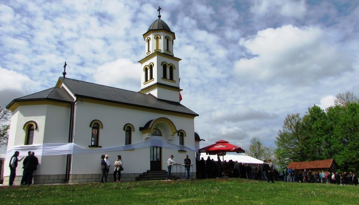 CRKVENO ZVONO OKUPILO NEKOLIKO SELA