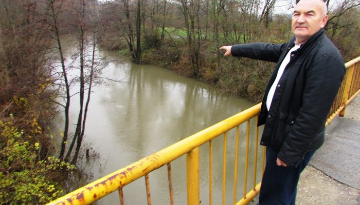 IZ VODE IZVUKAO DAVLJENIKA POSLE UDESA
